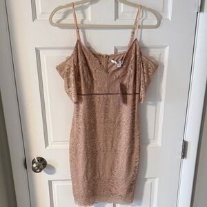 NWT Guess Women’s Marcy Off the Shoulder Lined Lace Dress Nude Size Small